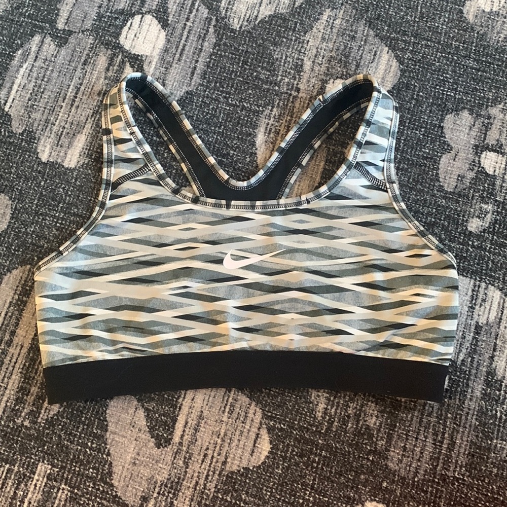 Nike Swoosh Sports Bra Size Medium